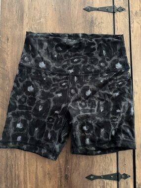Lululemon Wundertrain Bike Shorts - Dark Cheetah Print